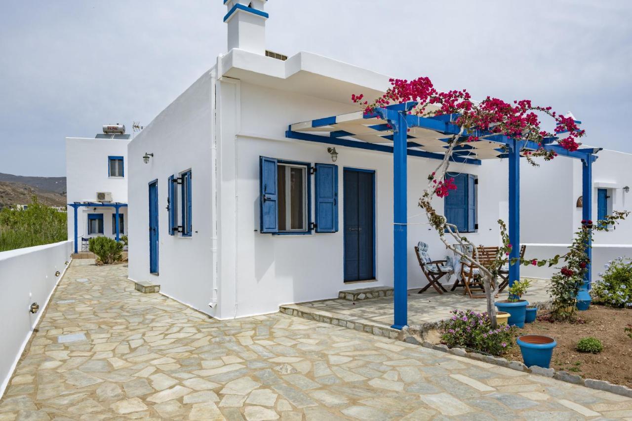 Ninemia Serifos 3 *